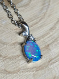 Halskette mit Opal-Anhänger und Zirkonia