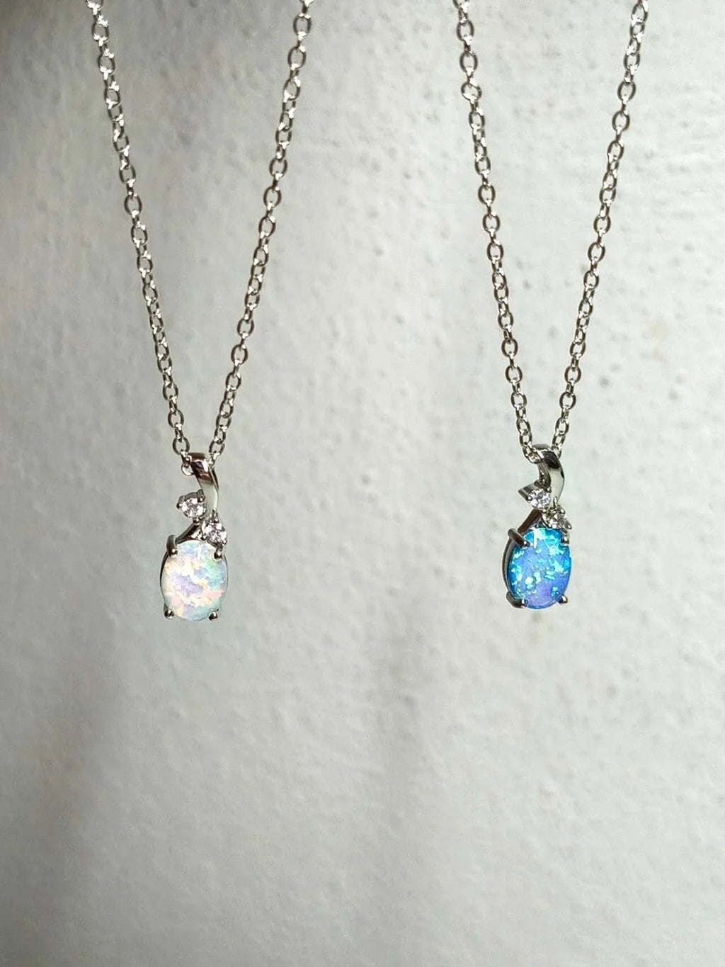 Halskette mit Opal-Anhänger und Zirkonia