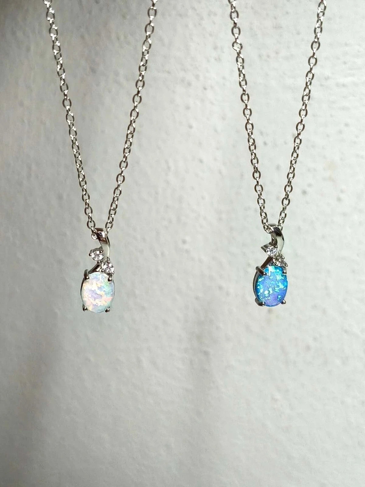Halskette mit Opal-Anhänger und Zirkonia