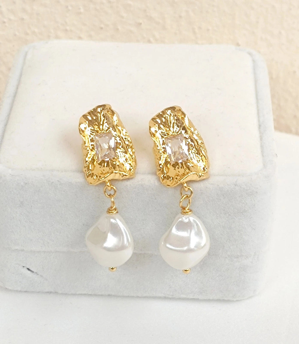 Orecchini placcato in oro 18K di perle e zircone forma goccia (ago d'argento)