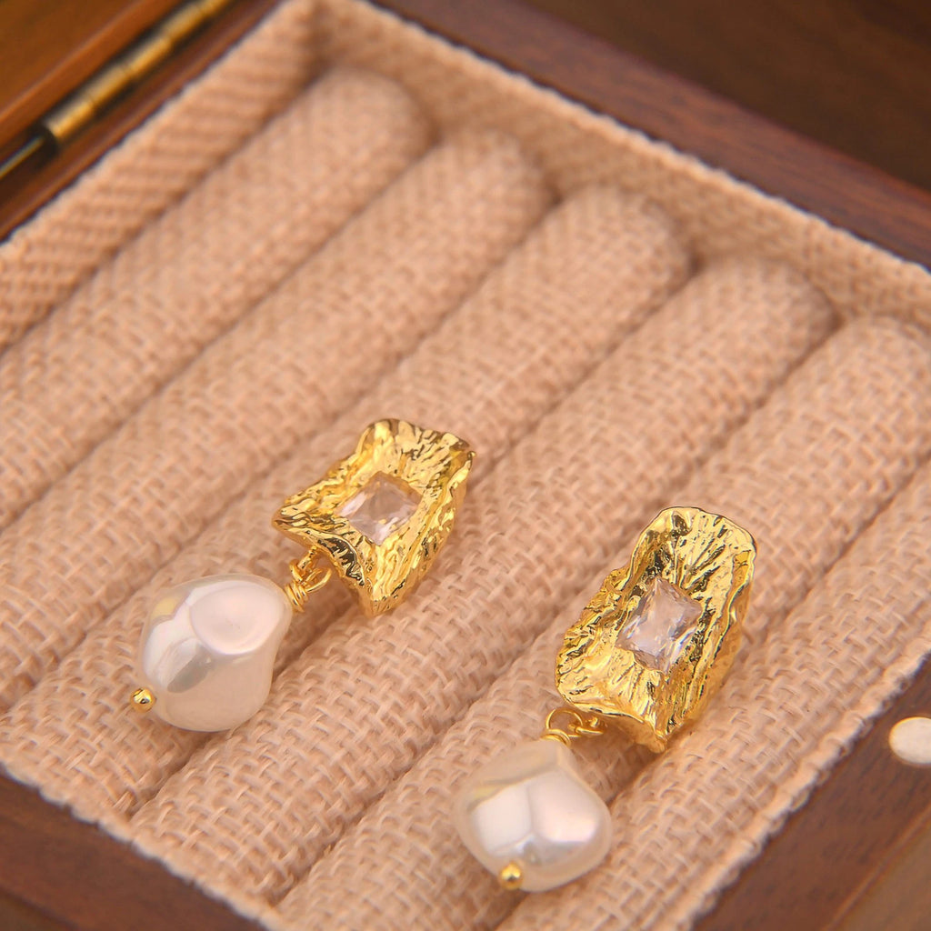 Orecchini placcato in oro 18K di perle e zircone forma goccia (ago d'argento)