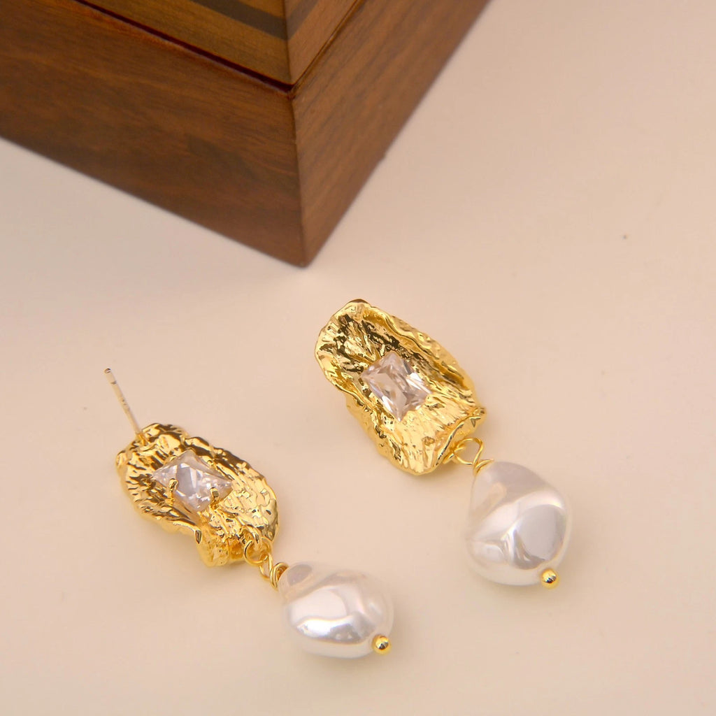 Orecchini placcato in oro 18K di perle e zircone forma goccia (ago d'argento)