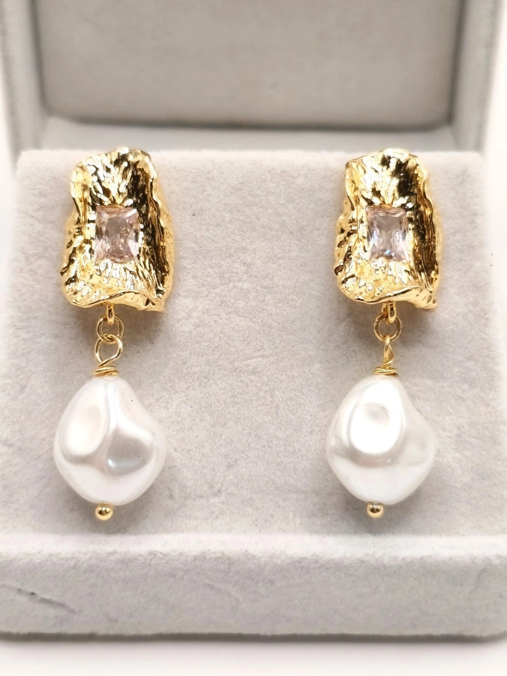 Orecchini placcato in oro 18K di perle e zircone forma goccia (ago d'argento)