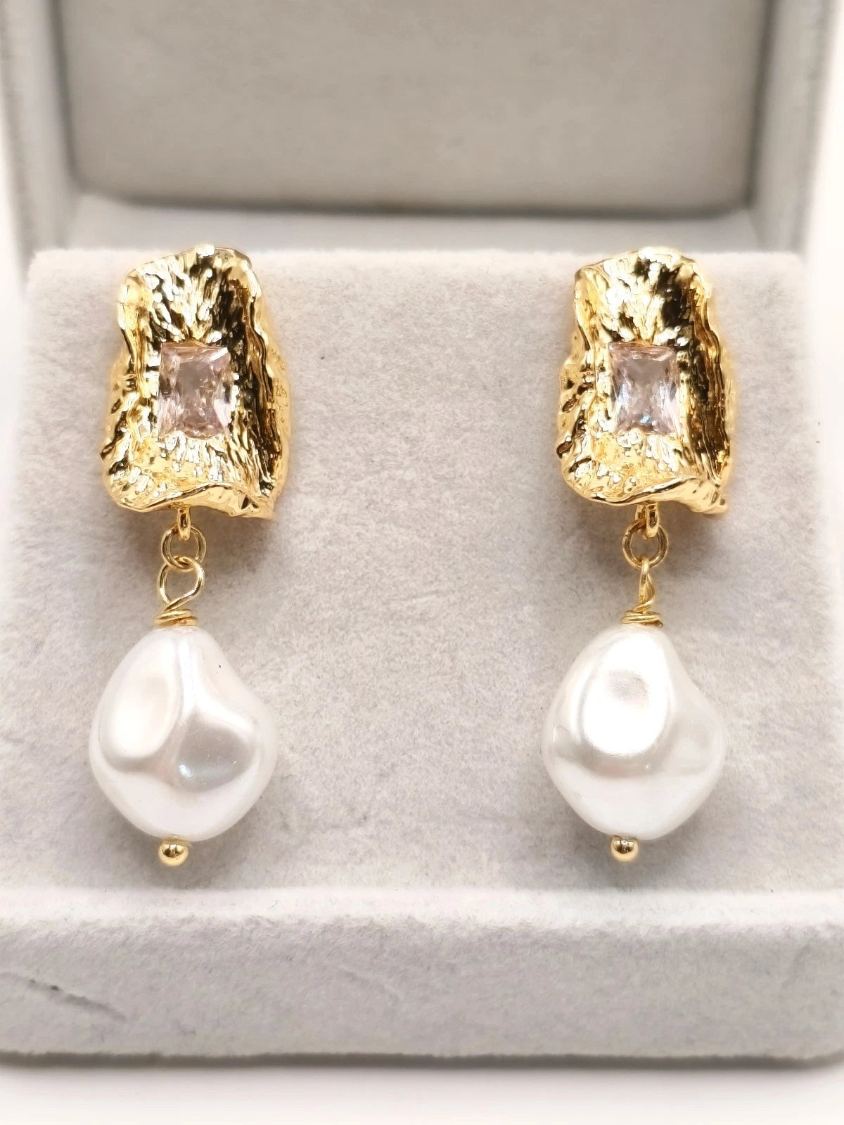 Orecchini placcato in oro 18K di perle e zircone forma goccia (ago d'argento)