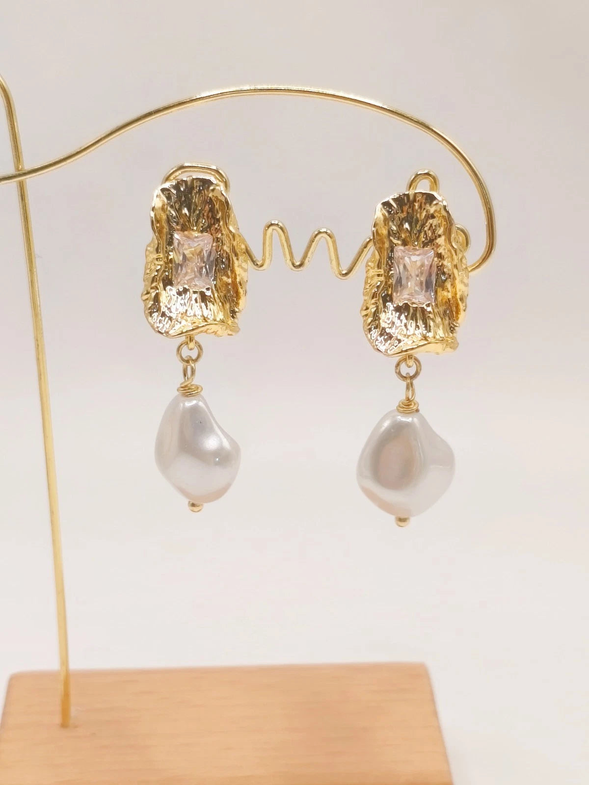 Orecchini placcato in oro 18K di perle e zircone forma goccia (ago d'argento)