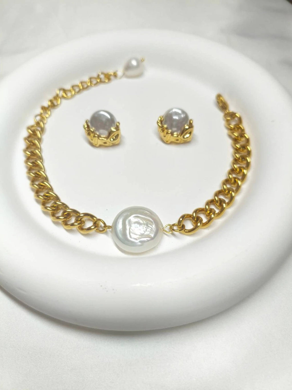 2-teiliges Edelstahl-Set mit Barockperlen, Armband und vergoldeten Ohrringen