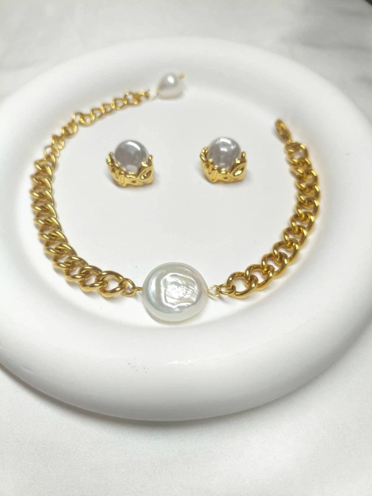 2-teiliges Edelstahl-Set mit Barockperlen, Armband und vergoldeten Ohrringen