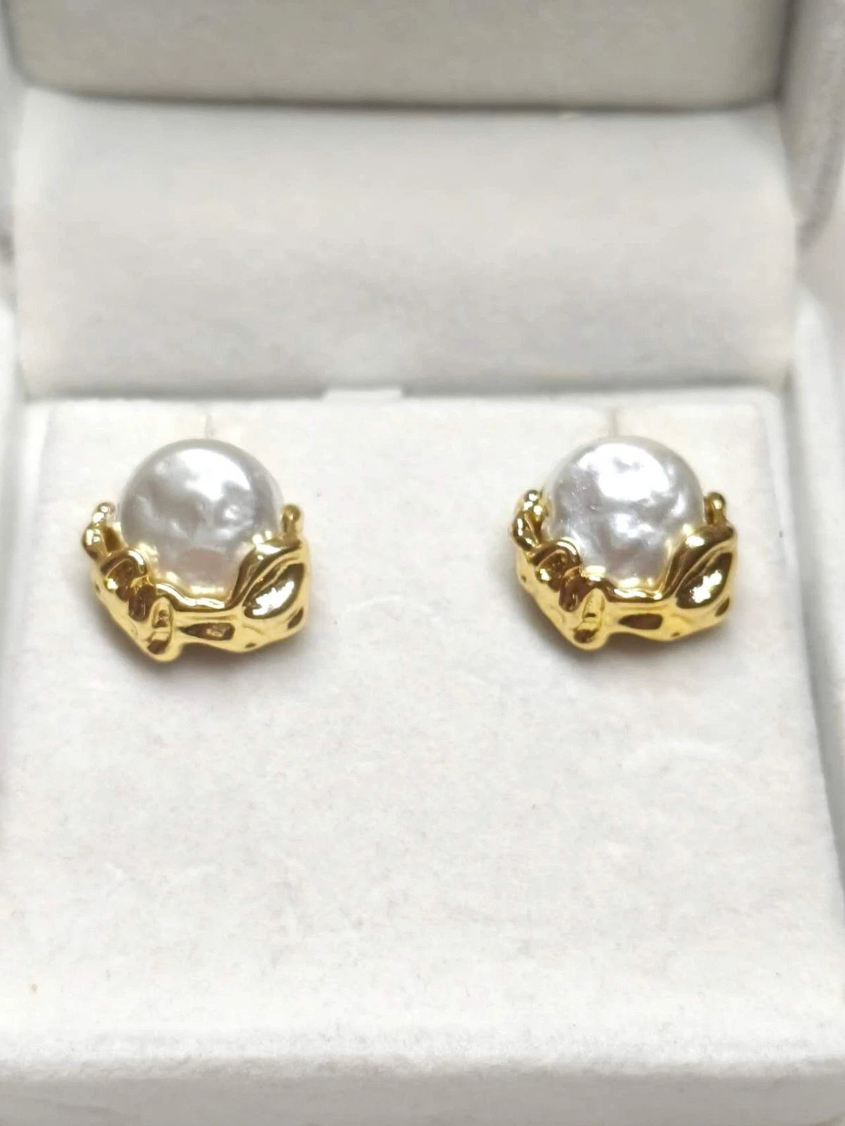 2-teiliges Edelstahl-Set mit Barockperlen, Armband und vergoldeten Ohrringen