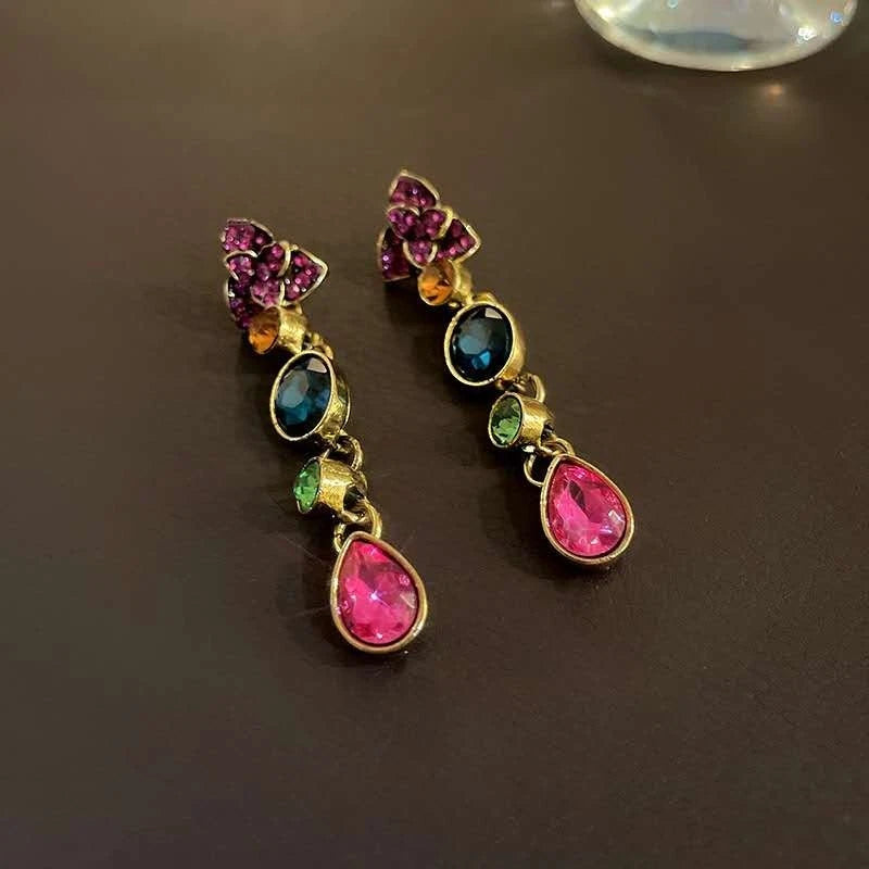 Vintage-Set mit farbigen Zirkonia, Perlen und Blumenmotiven, 2-teilig
