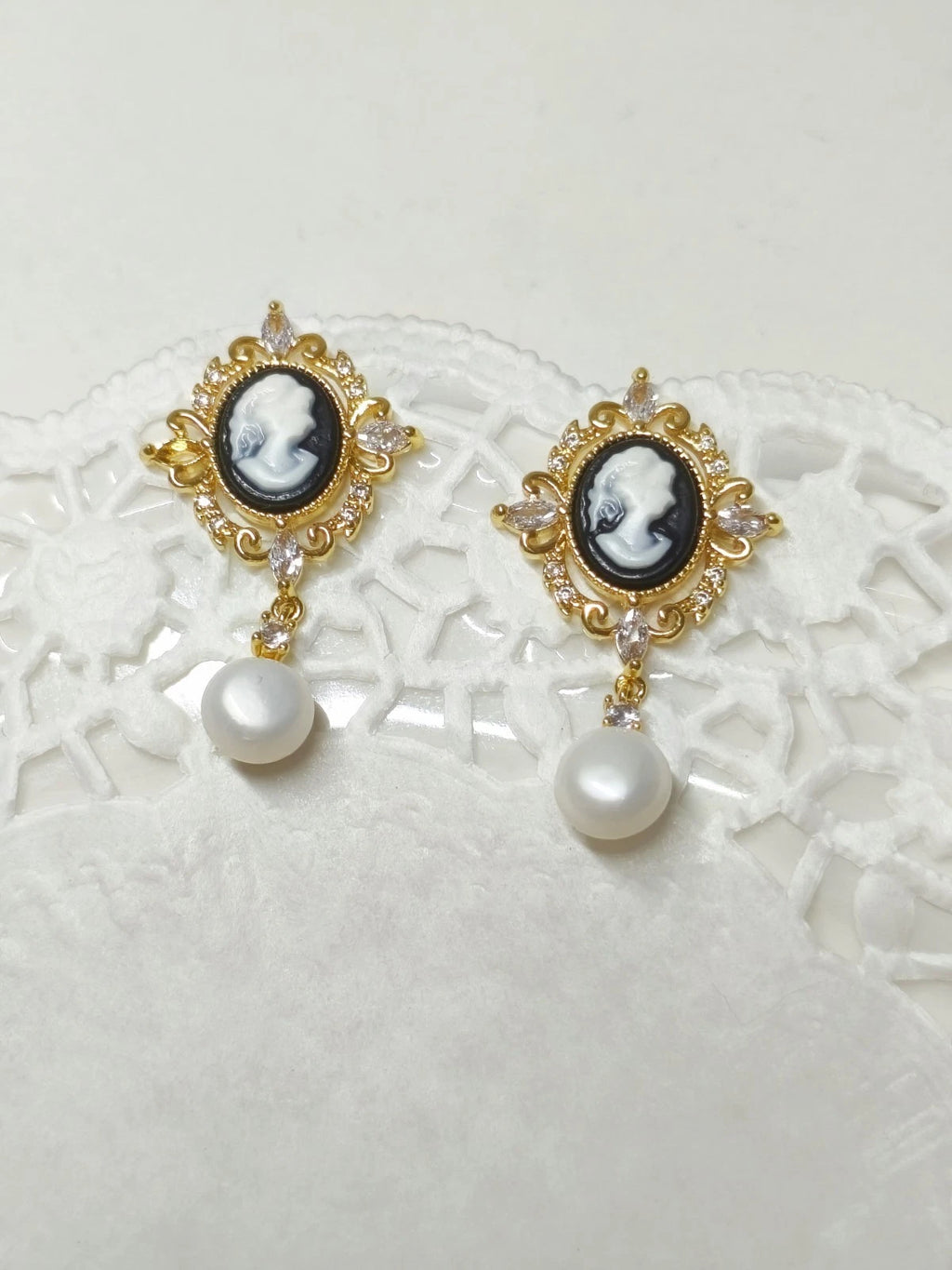 Set Gioielli Vintage Cameo e Perle Naturali, Collana e Orecchini perno argento
