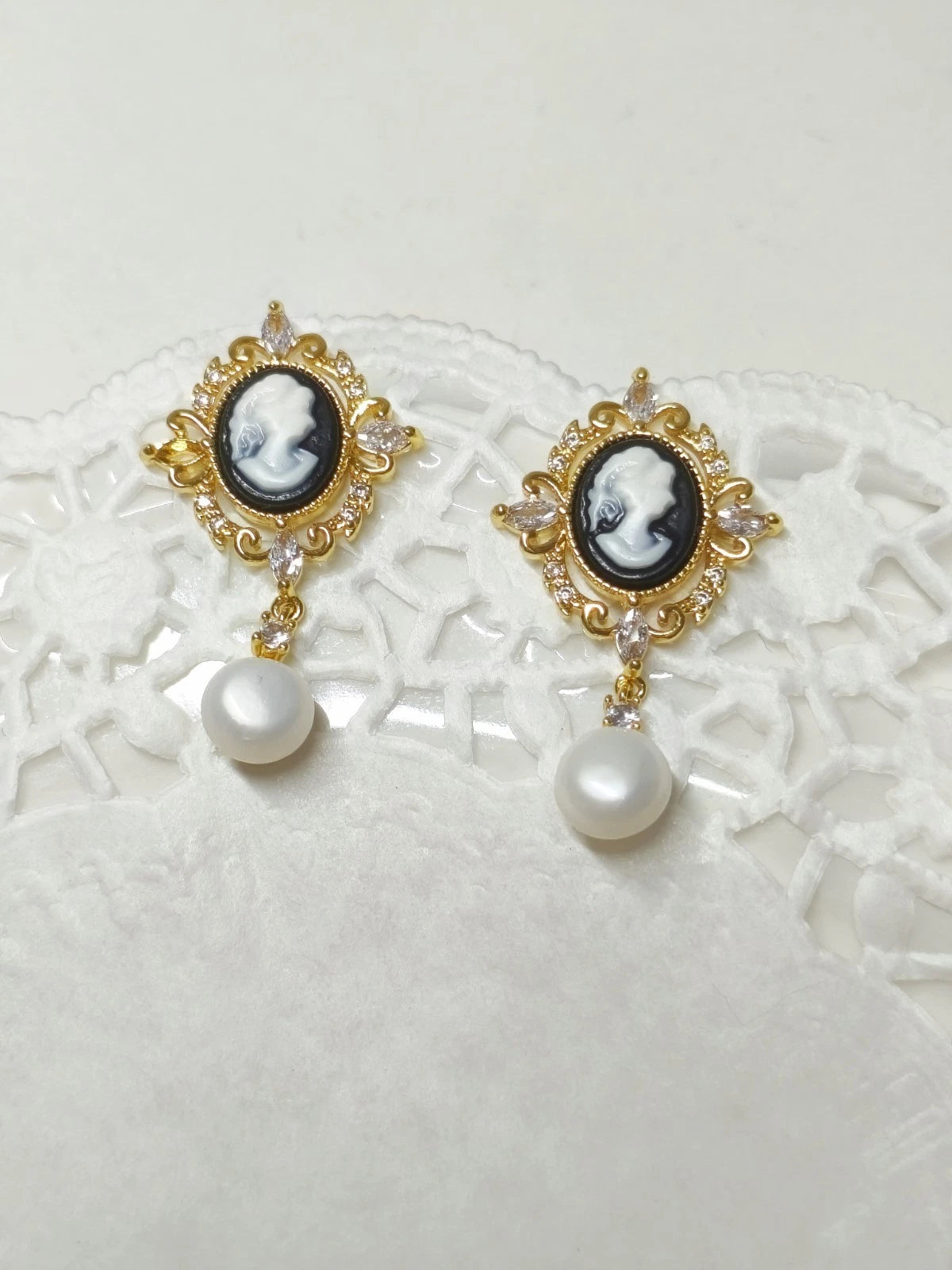 Set Gioielli Vintage Cameo e Perle Naturali, Collana e Orecchini perno argento