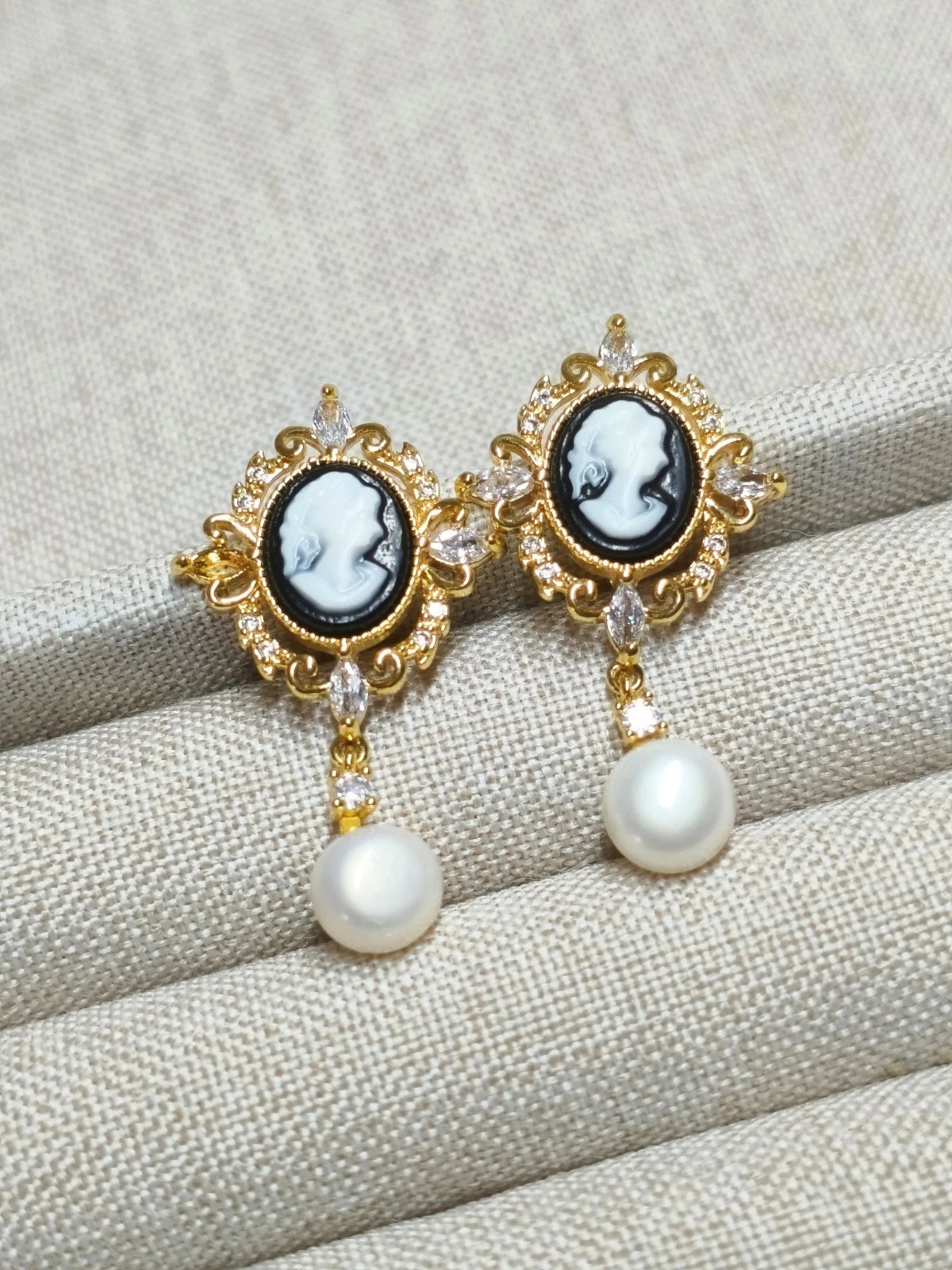 Set Gioielli Vintage Cameo e Perle Naturali, Collana e Orecchini perno argento