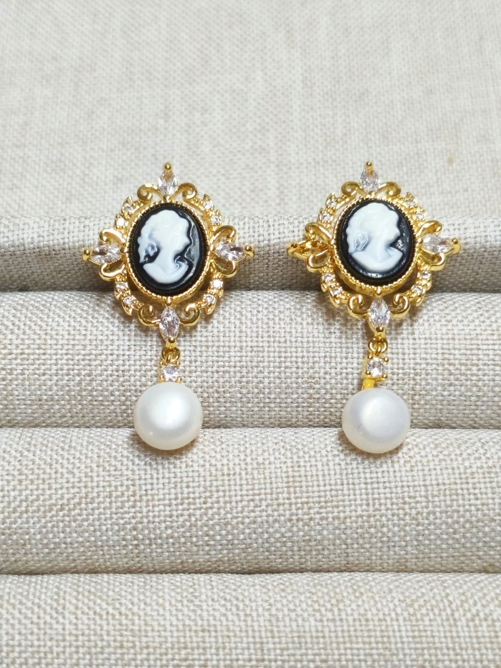 Set Gioielli Vintage Cameo e Perle Naturali, Collana e Orecchini perno argento