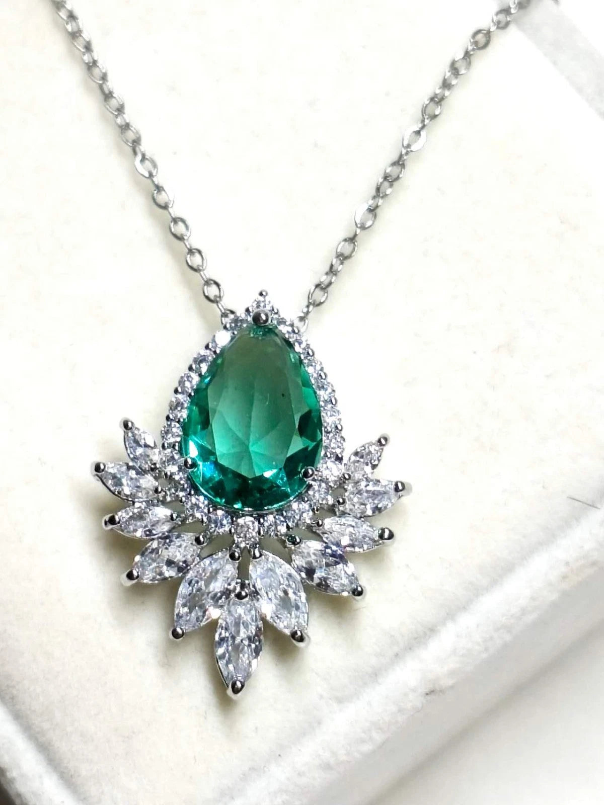 Collana in acciaio inox Ciondolo Smeraldo Verde Simulato Zircone