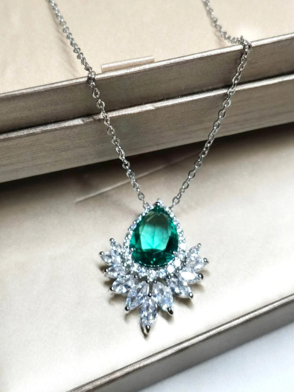 Collana in acciaio inox Ciondolo Smeraldo Verde Simulato Zircone