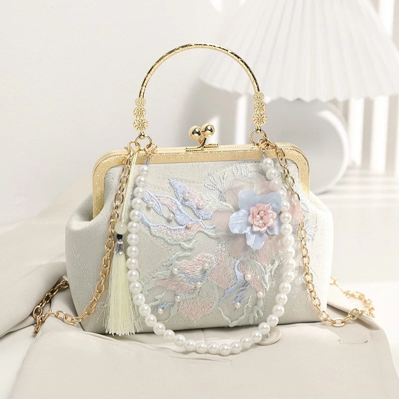 Seidentäschchen mit floraler Pastellstickerei, Handtasche mit Perlen und Quaste