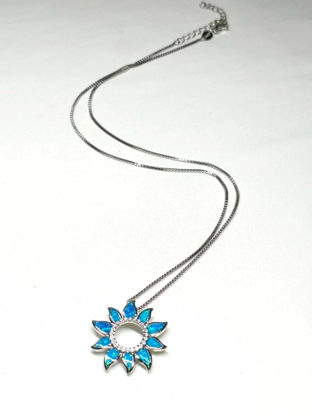 Collana con ciondolo a raggi sole in opale blu, gioielli floreali placcati argento