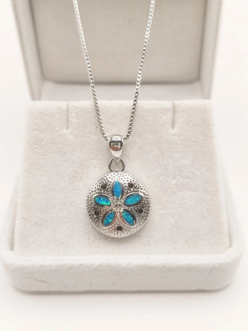 Collana con opale blu tema oceano, gioielli con pietra iridescente