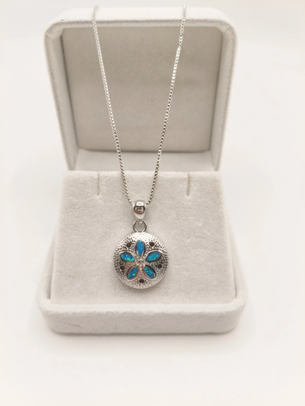 Collana con opale blu tema oceano, gioielli con pietra iridescente