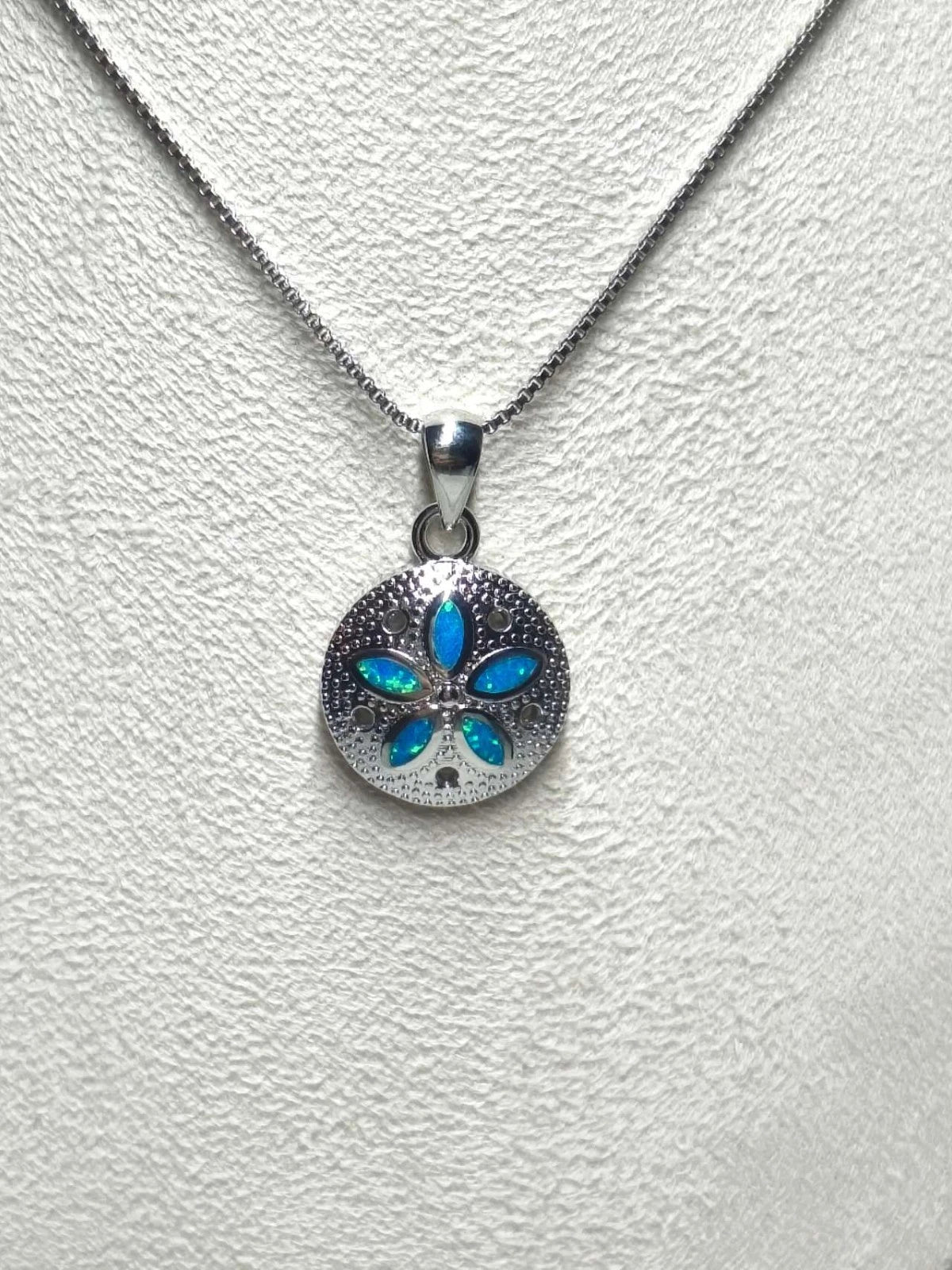 Collana con opale blu tema oceano, gioielli con pietra iridescente
