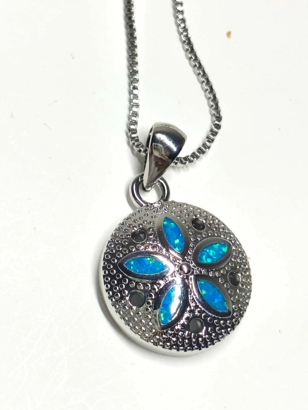 Collana con opale blu tema oceano, gioielli con pietra iridescente