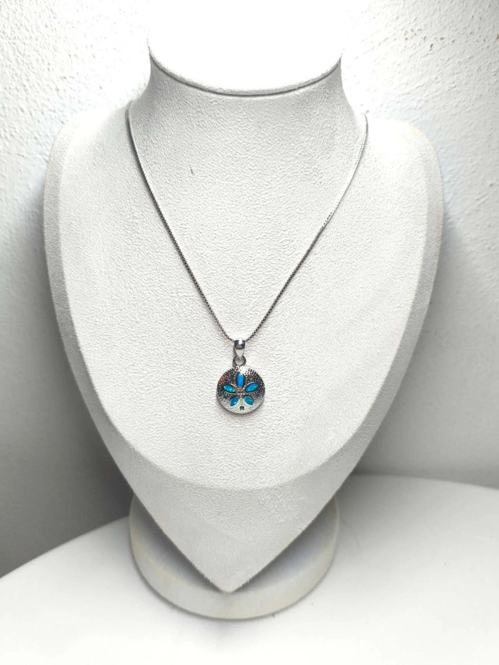Collana con opale blu tema oceano, gioielli con pietra iridescente