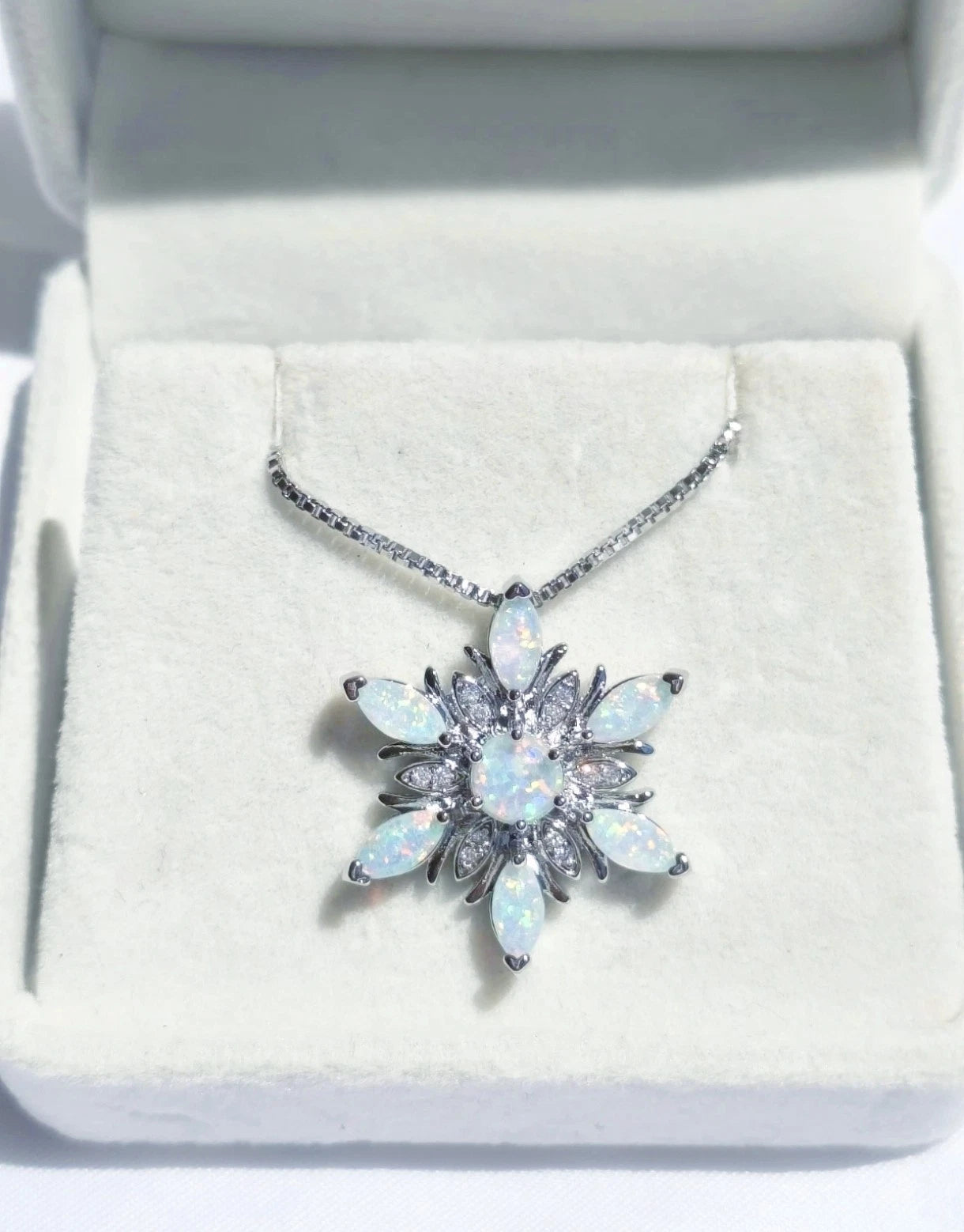 Collana con Ciondolo a Fiocco di Neve in Opale , Argento Placcato Ipoallergenica