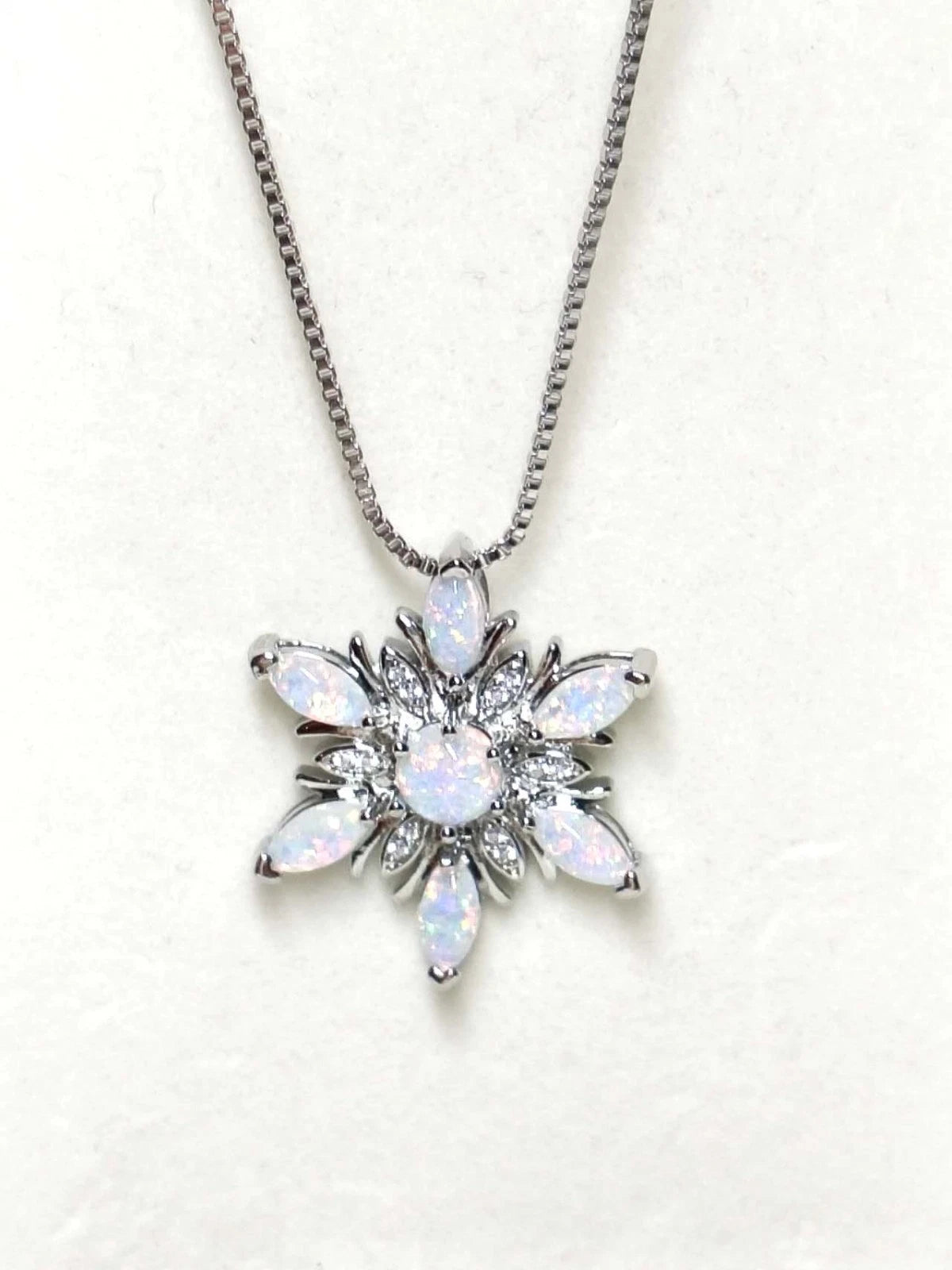 Collana con Ciondolo a Fiocco di Neve in Opale , Argento Placcato Ipoallergenica