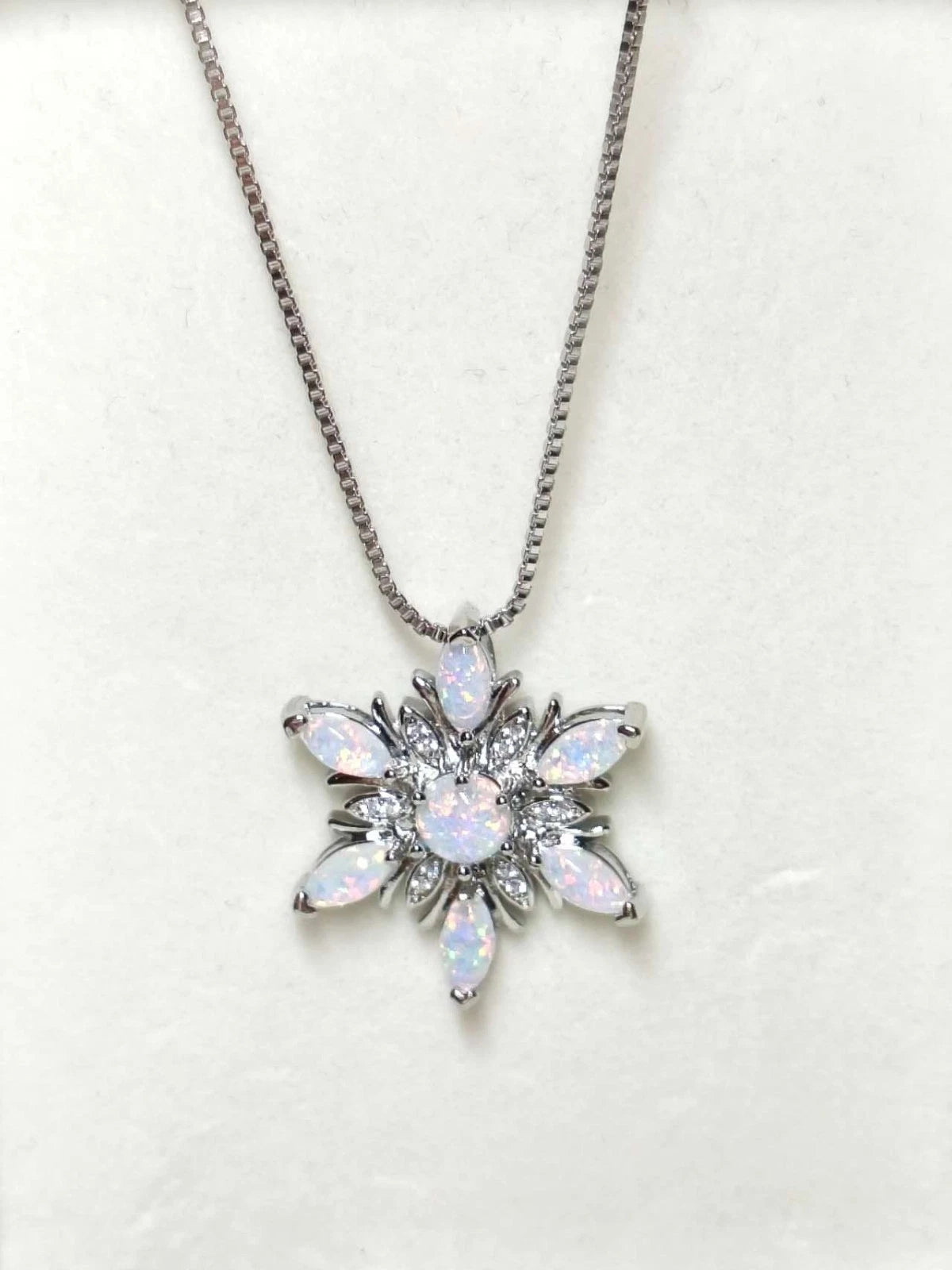 Collana con Ciondolo a Fiocco di Neve in Opale , Argento Placcato Ipoallergenica