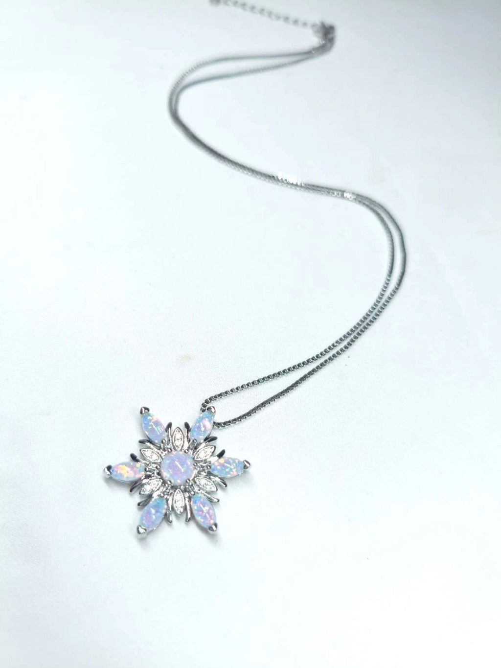 Collana con Ciondolo a Fiocco di Neve in Opale , Argento Placcato Ipoallergenica