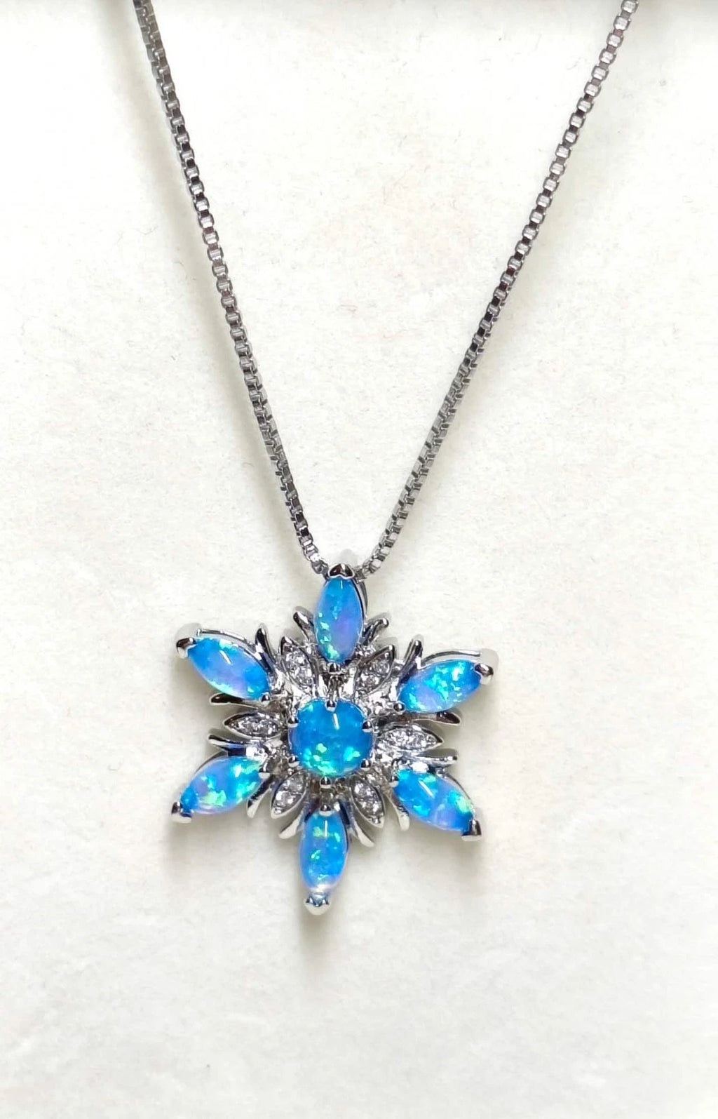 Collana con Ciondolo a Fiocco di Neve in Opale , Argento Placcato Ipoallergenica