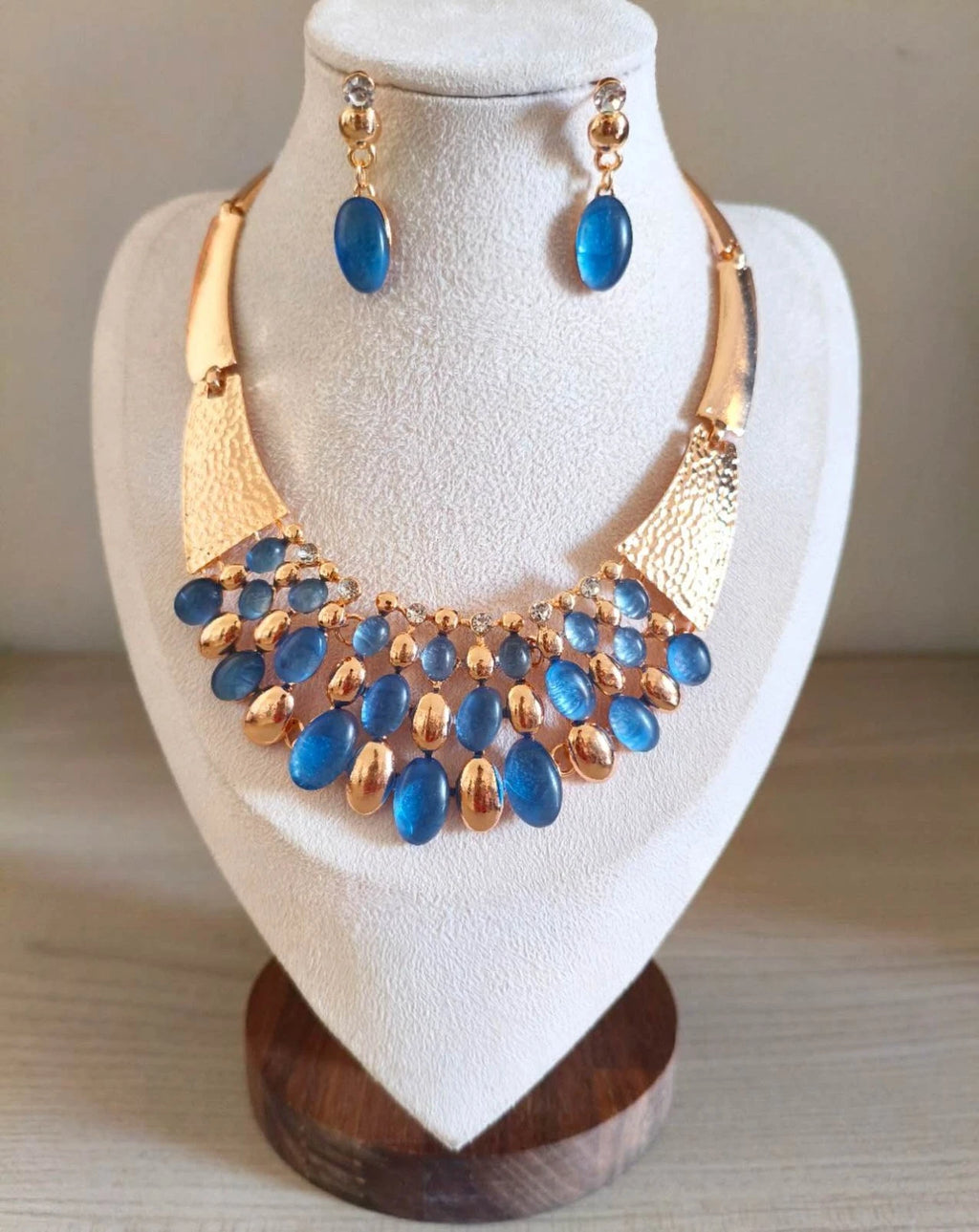 Luxurious Statement Jewelry Set with Blue Cat Eye Resin