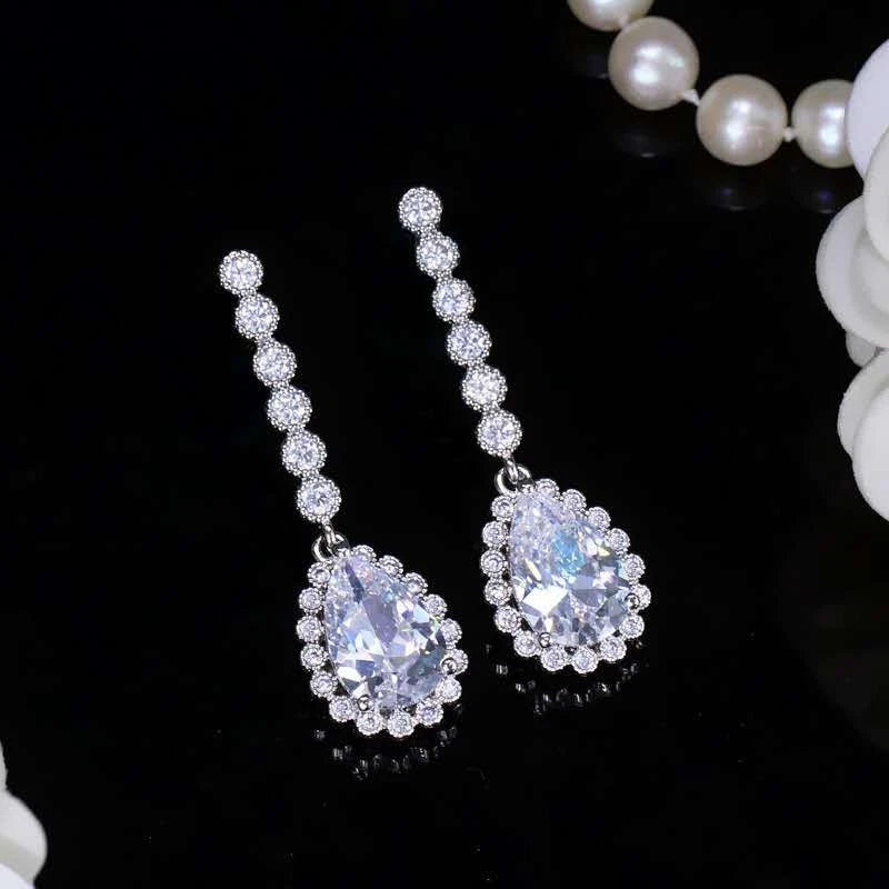 Stylish orecchini di zirconi AAA forma goccia (ago argento)