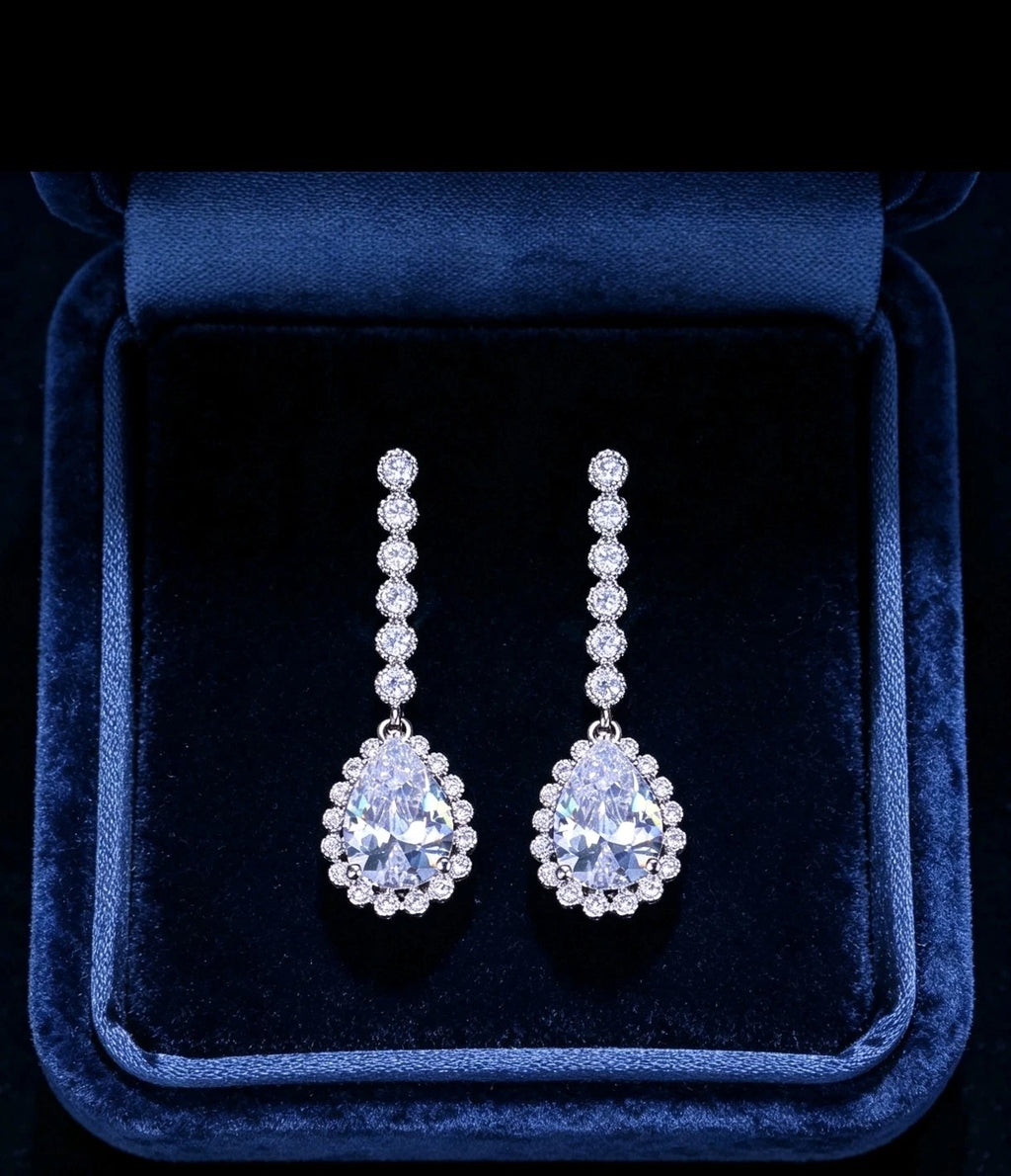 Stylish orecchini di zirconi AAA forma goccia (ago argento)