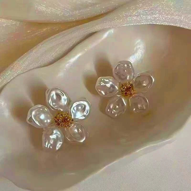 Orecchini Stud Fiori Perla Barocca Imitazione Centro Perline Oro Ipoallergenici