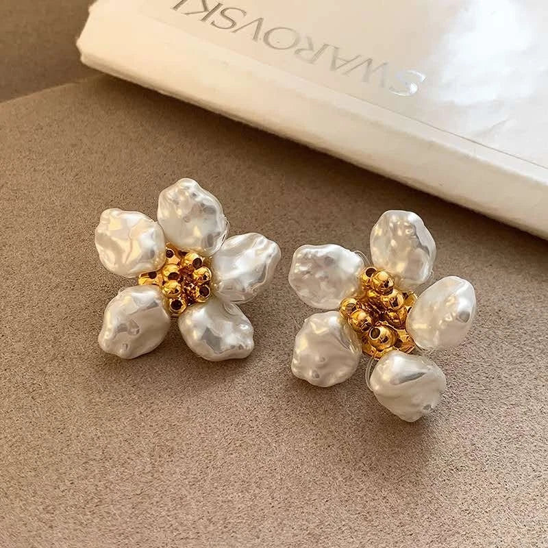 Orecchini Stud Fiori Perla Barocca Imitazione Centro Perline Oro Ipoallergenici