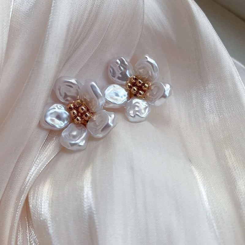 Ohrstecker Blumen Imitation Barockperle Mitte Goldperlen Hypoallergen