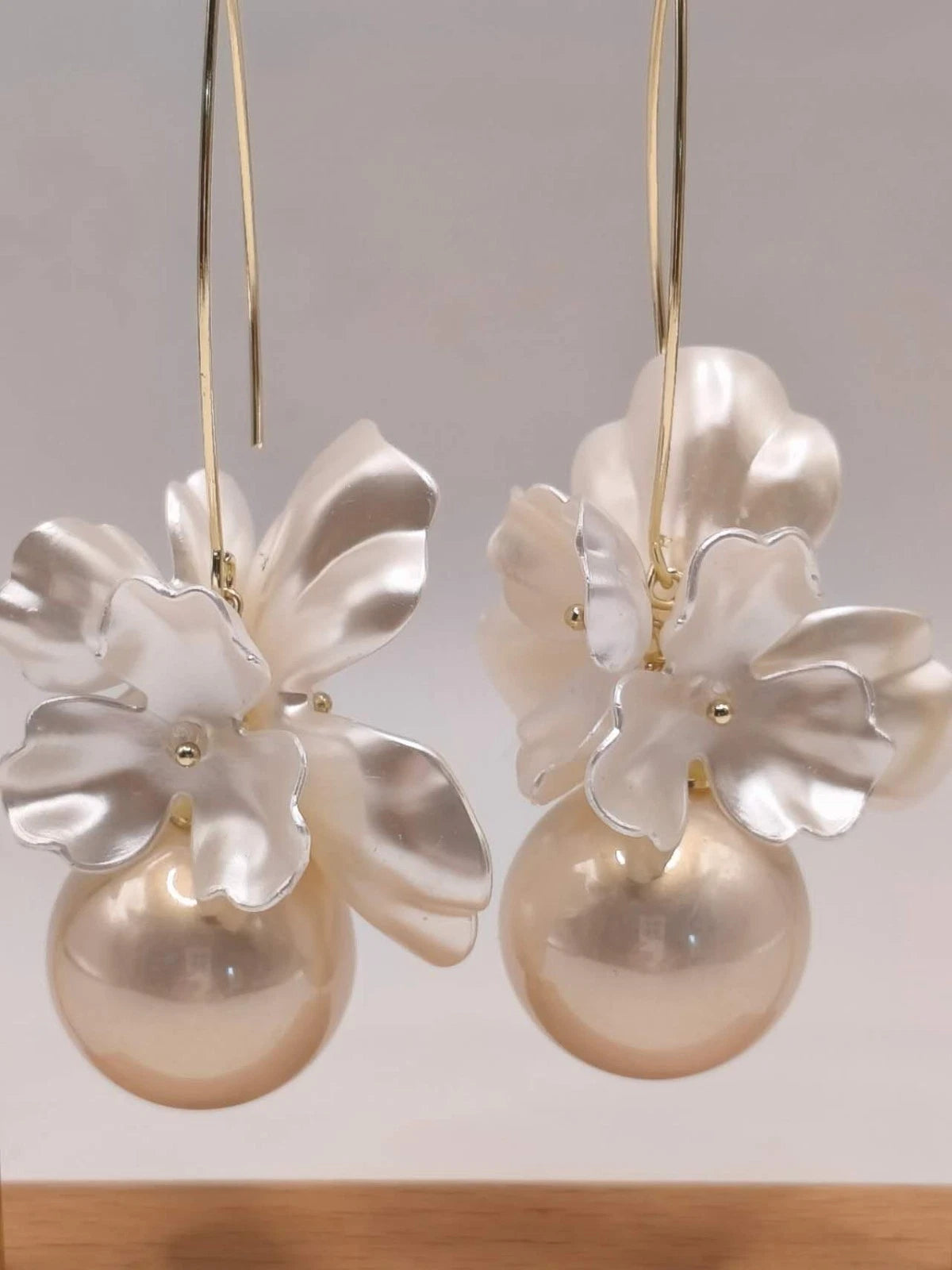 Große Perlen-Blüten-Hängeohrringe 8cm, Perle 2cm Hypoallergener Goldhaken