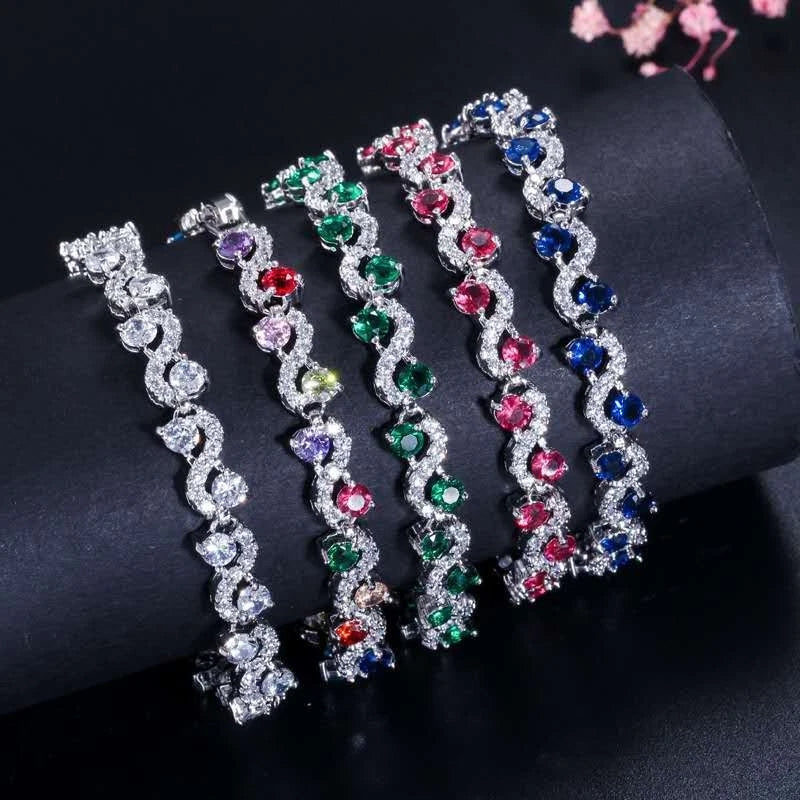 Modisches Armband mit Wellen aus farbigen AAA-Zirkonia und 18k Weißgoldbeschichtung