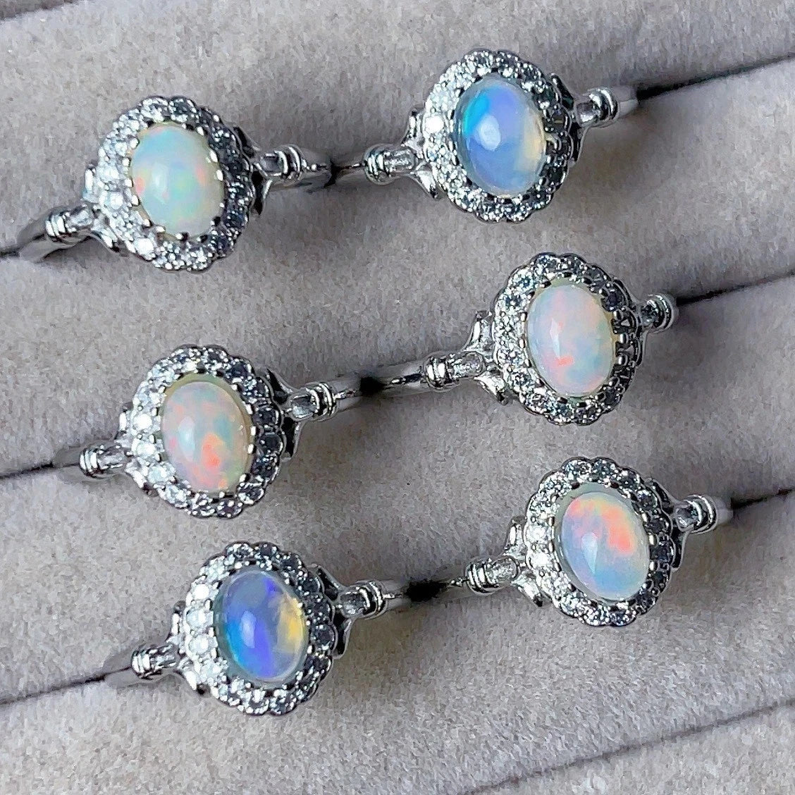 Offene Ringe mit Opalstein