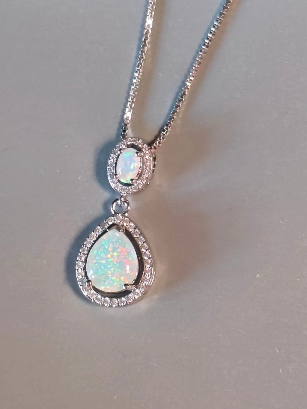 Necklace with two drop-shaped opals with 18K white gold plating