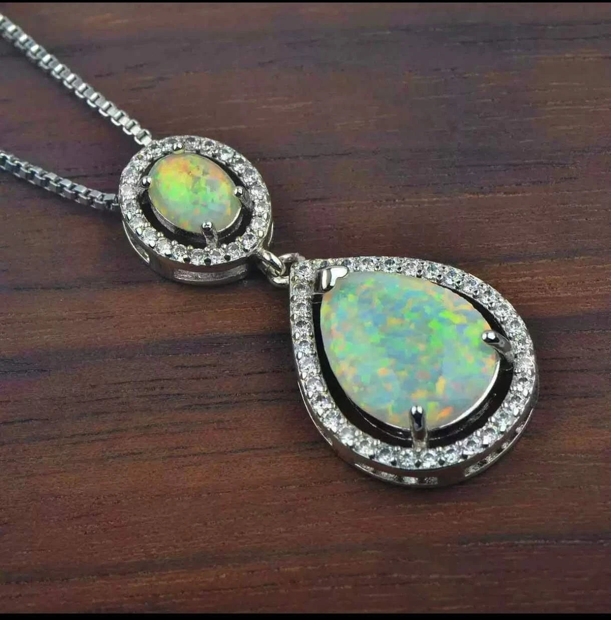 Necklace with two drop-shaped opals with 18K white gold plating