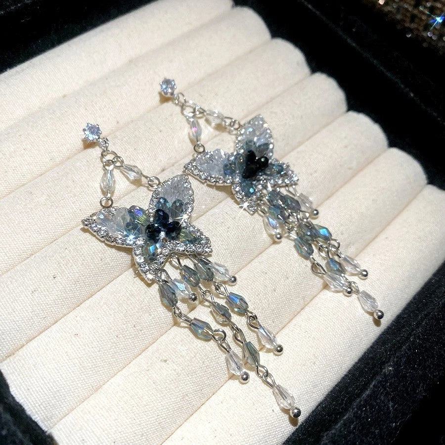 Trendige Ohrringe aus Kristall und Zirkonia in Schmetterlingsform mit Quasten (Silbernadel)