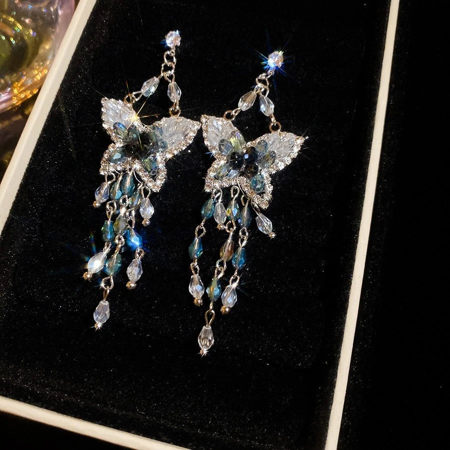 Trendige Ohrringe aus Kristall und Zirkonia in Schmetterlingsform mit Quasten (Silbernadel)