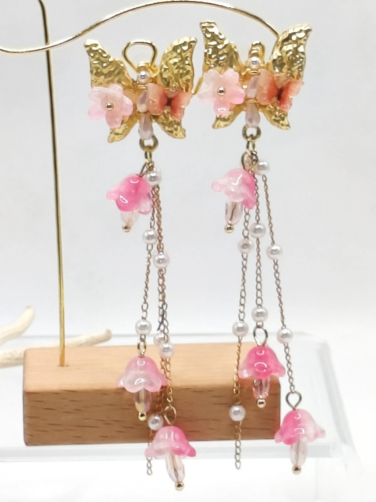 Trendy dangling earrings with butterflies and colorful glass flowers (silver needle)