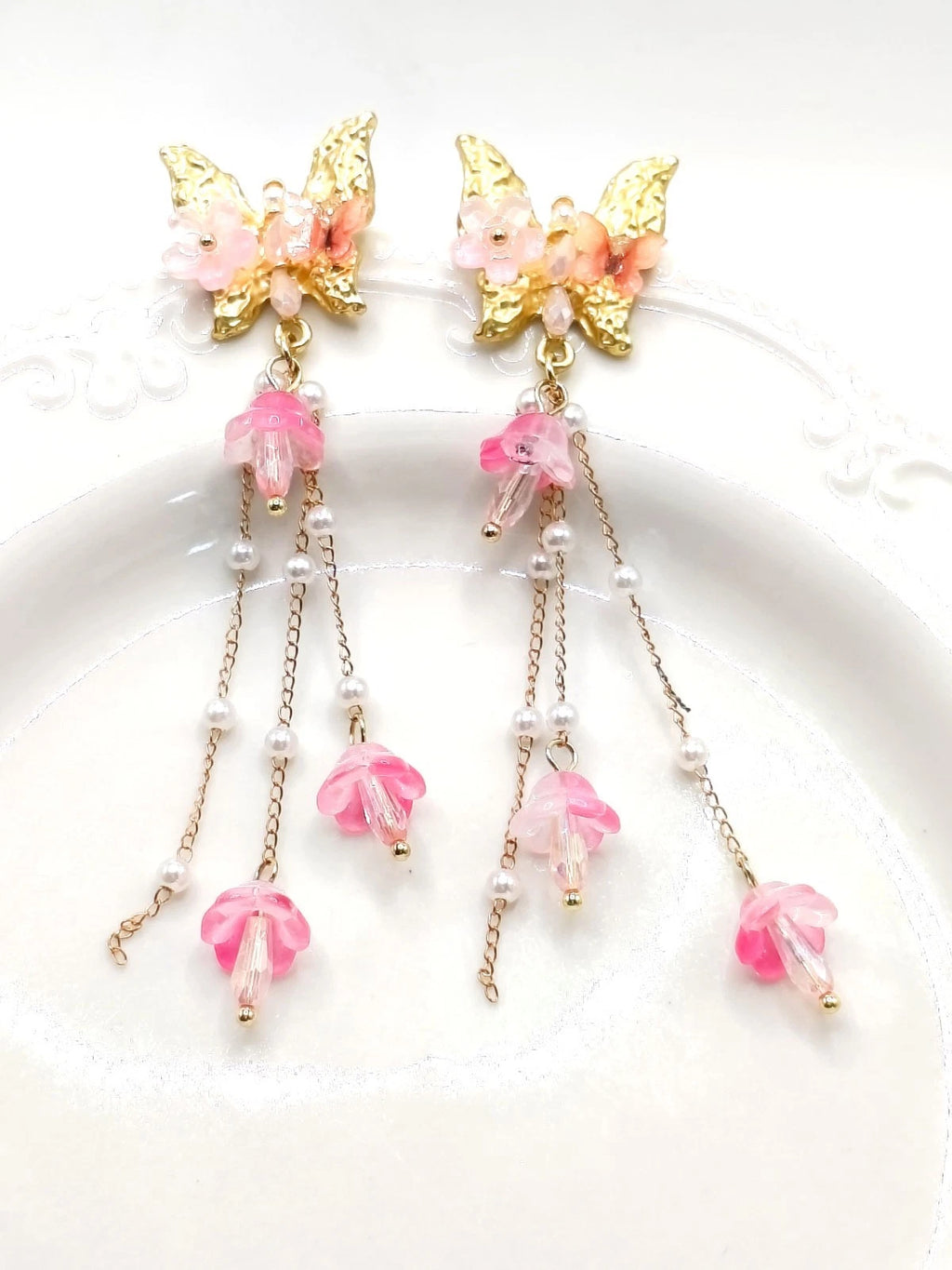 Trendy dangling earrings with butterflies and colorful glass flowers (silver needle)