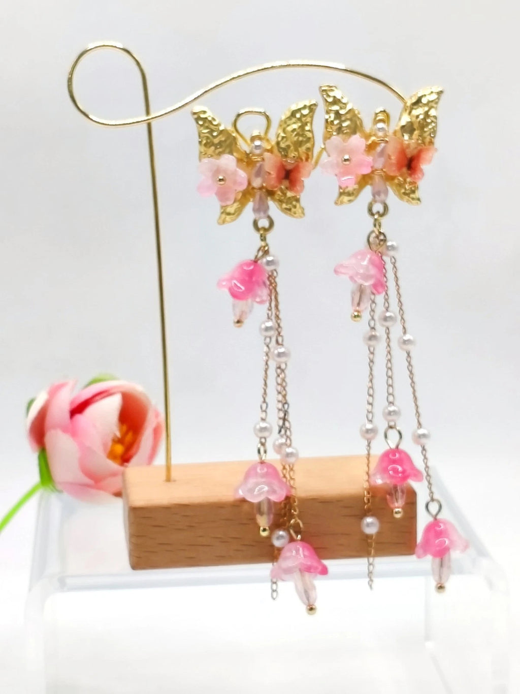 Trendy dangling earrings with butterflies and colorful glass flowers (silver needle)