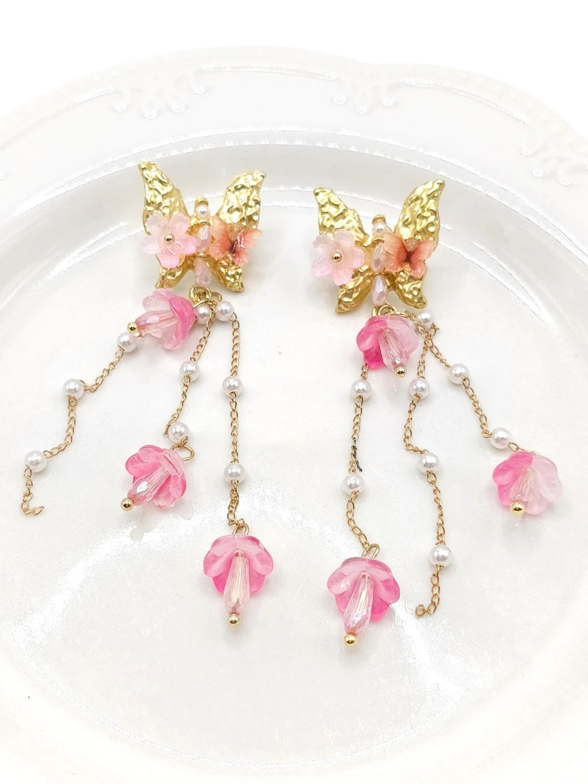 Trendy dangling earrings with butterflies and colorful glass flowers (silver needle)