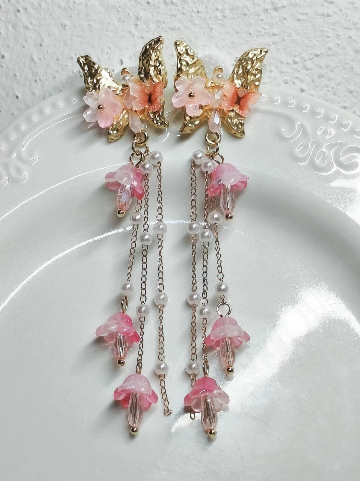 Trendy dangling earrings with butterflies and colorful glass flowers (silver needle)