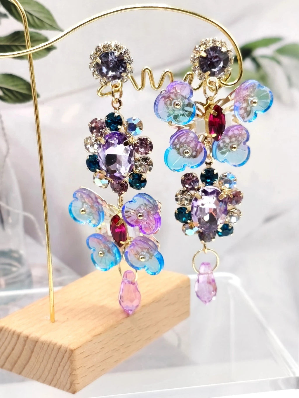 orecchini pendenti con farfalle e fiori di acrilico e zircone (ago d'argento)